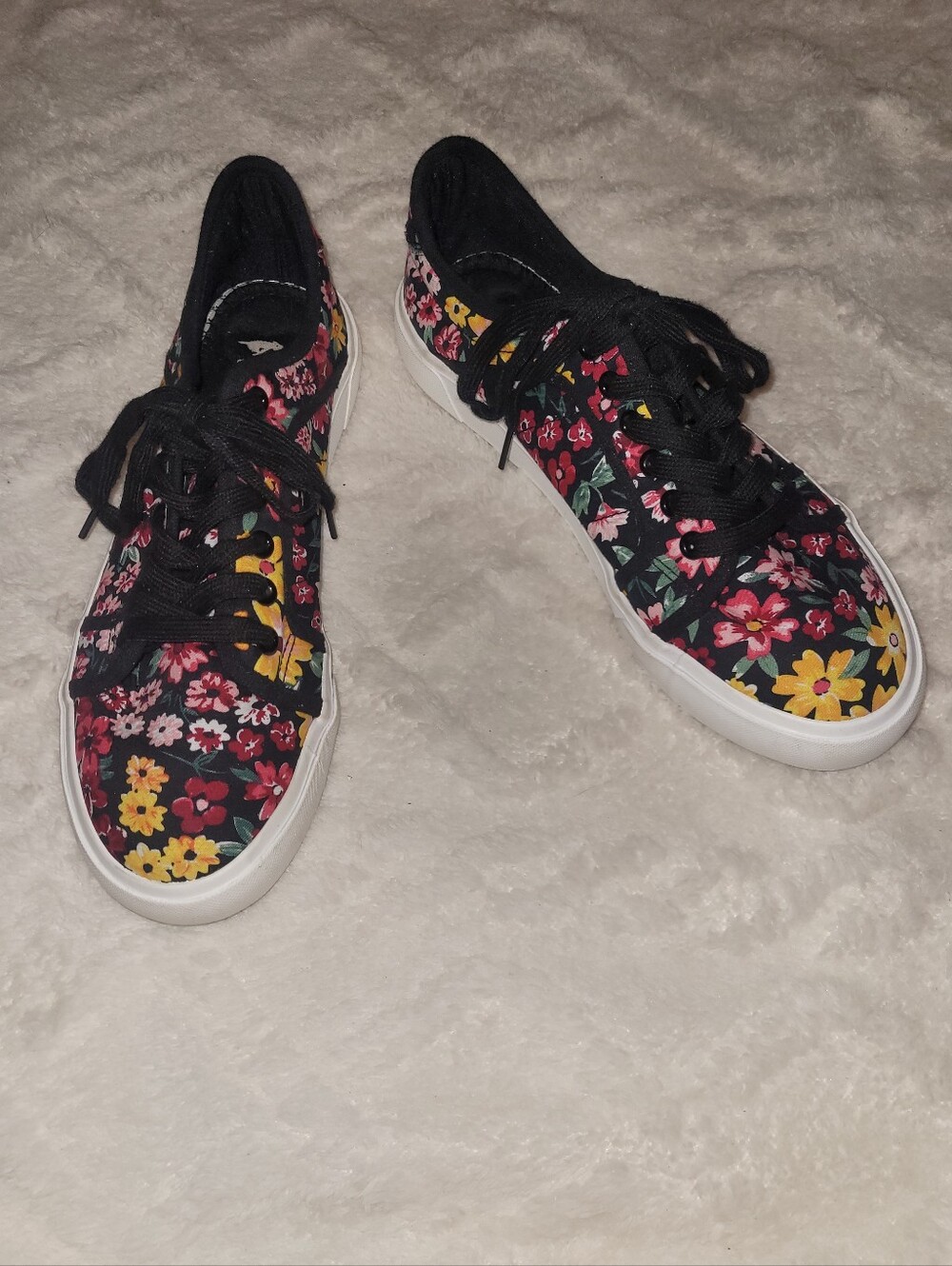 Rocket Dog, Floral Canvas Lace-Up Sneakers, 9.5